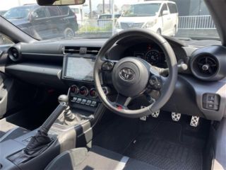 2025 TOYOTA GR86 RZ photo 4