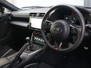 2025 TOYOTA GR86 RZ Option GR Aero Package photo 3