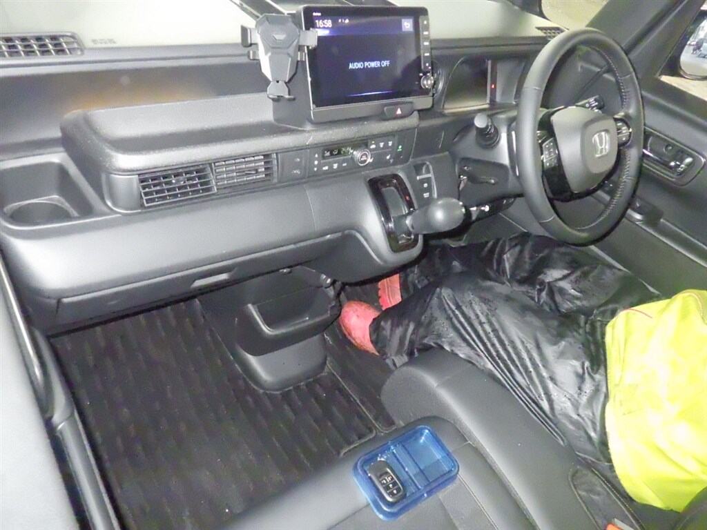 2024 HONDA N-BOX CUSTOM TURBO photo 3