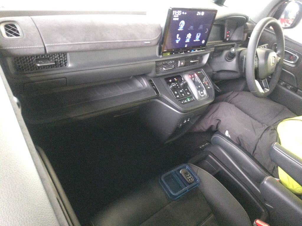 2025 HONDA STEPWAGON SPADA EHEV SPADA PREMIUM LINE photo 3