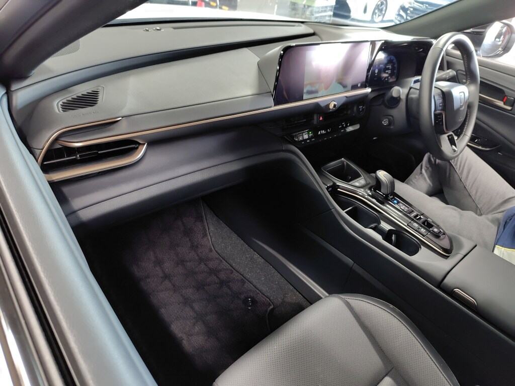 2025 TOYOTA CROWN SPORT SPORT Z (HEV) photo 3