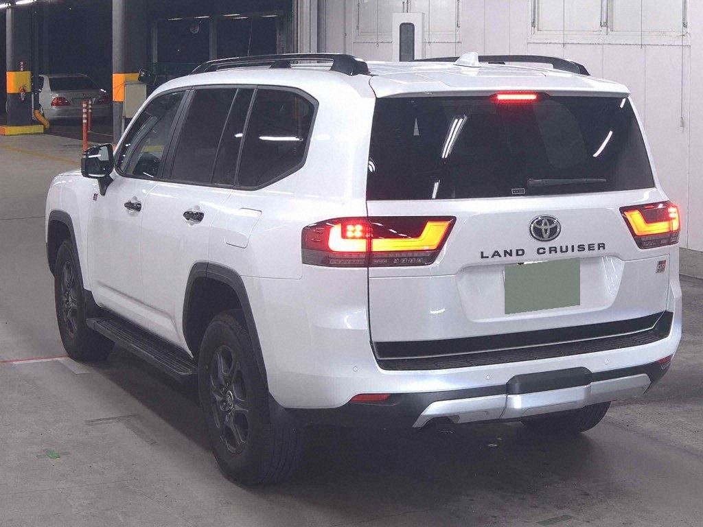 2025 TOYOTA LAND CRUISER GR SPORT photo 2