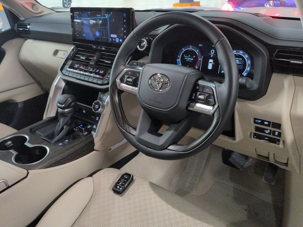 2025 TOYOTA LAND CRUISER ZX photo 3