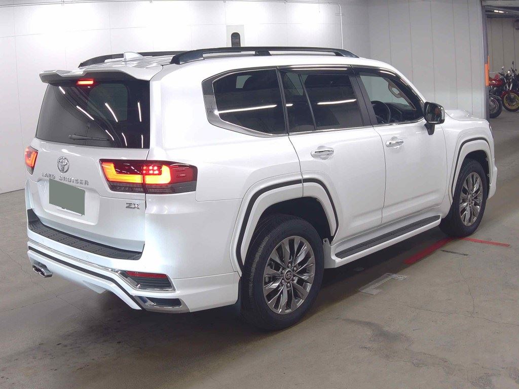 2025 TOYOTA LAND CRUISER ZX photo 5