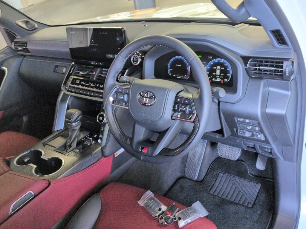 2025 TOYOTA LAND CRUISER GR SPORT photo 3