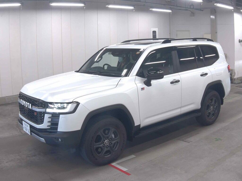 2025 TOYOTA LAND CRUISER GR SPORT photo 4