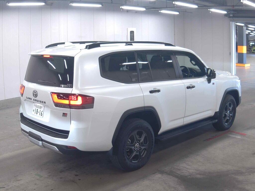 2025 TOYOTA LAND CRUISER GR SPORT photo 5