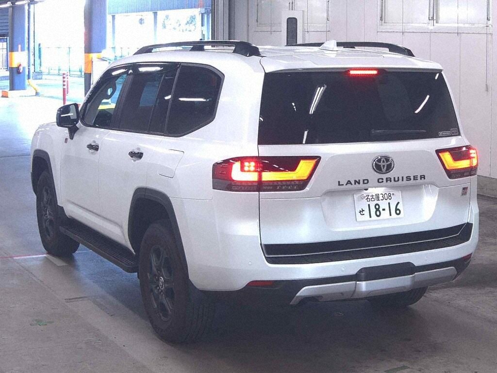 2025 TOYOTA LAND CRUISER GR SPORT photo 2
