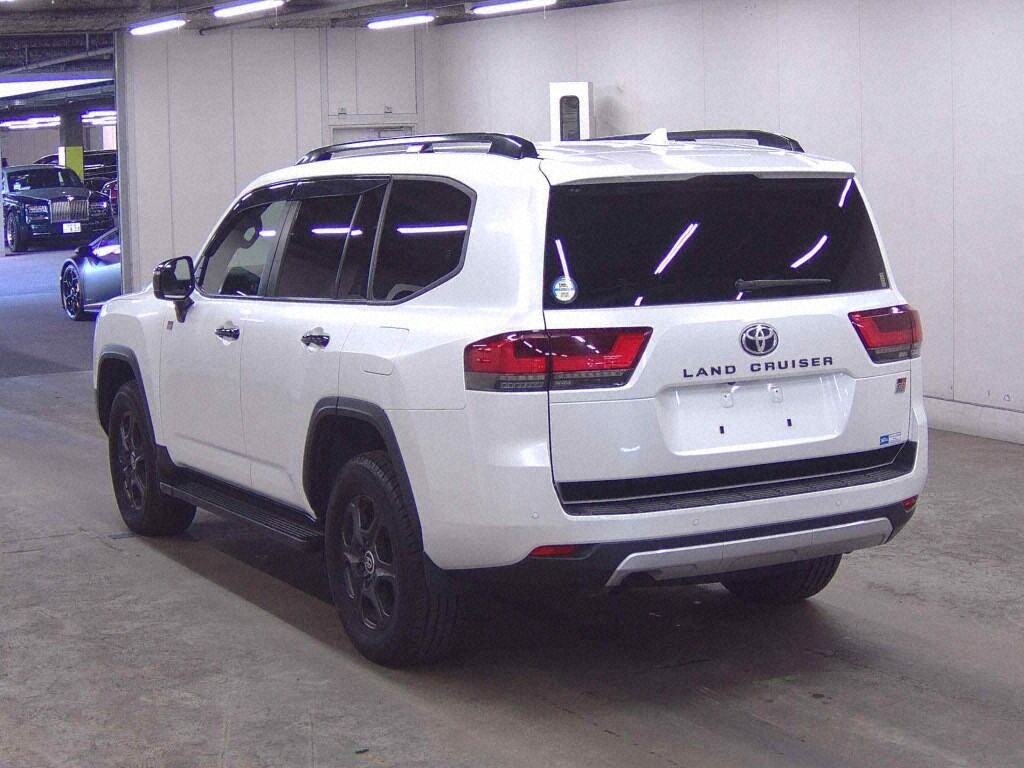 2021 TOYOTA LAND CRUISER GR SPORT photo 2