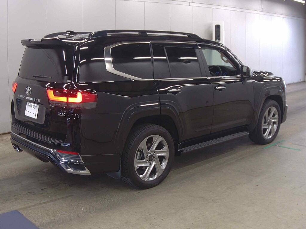 2026 TOYOTA LAND CRUISER ZX photo 5