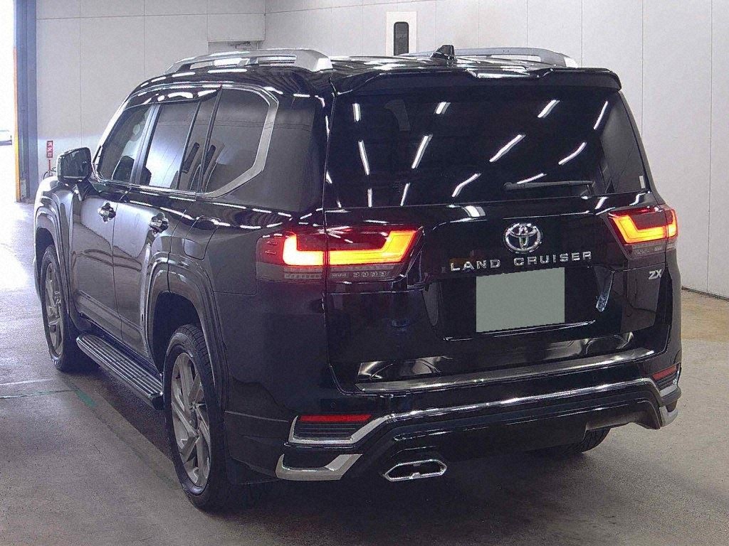 2026 TOYOTA LAND CRUISER ZX photo 4