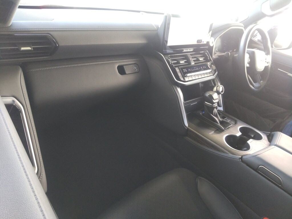 2025 TOYOTA LAND CRUISER ZX photo 3