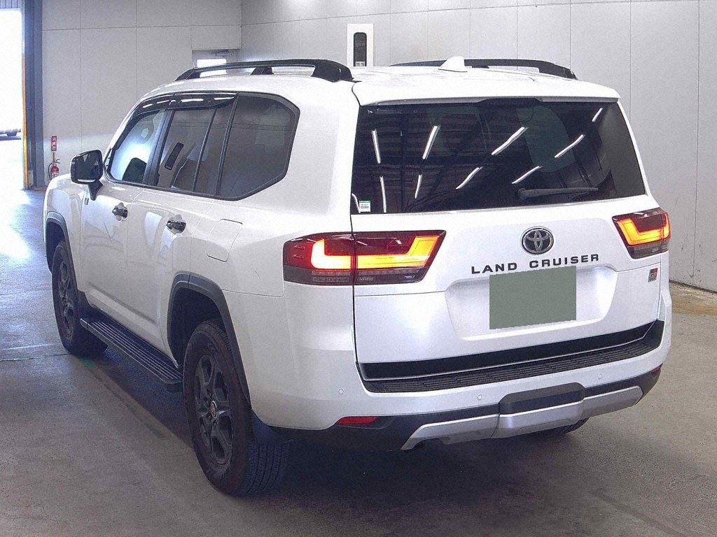 2025 TOYOTA LAND CRUISER GR SPORT photo 2