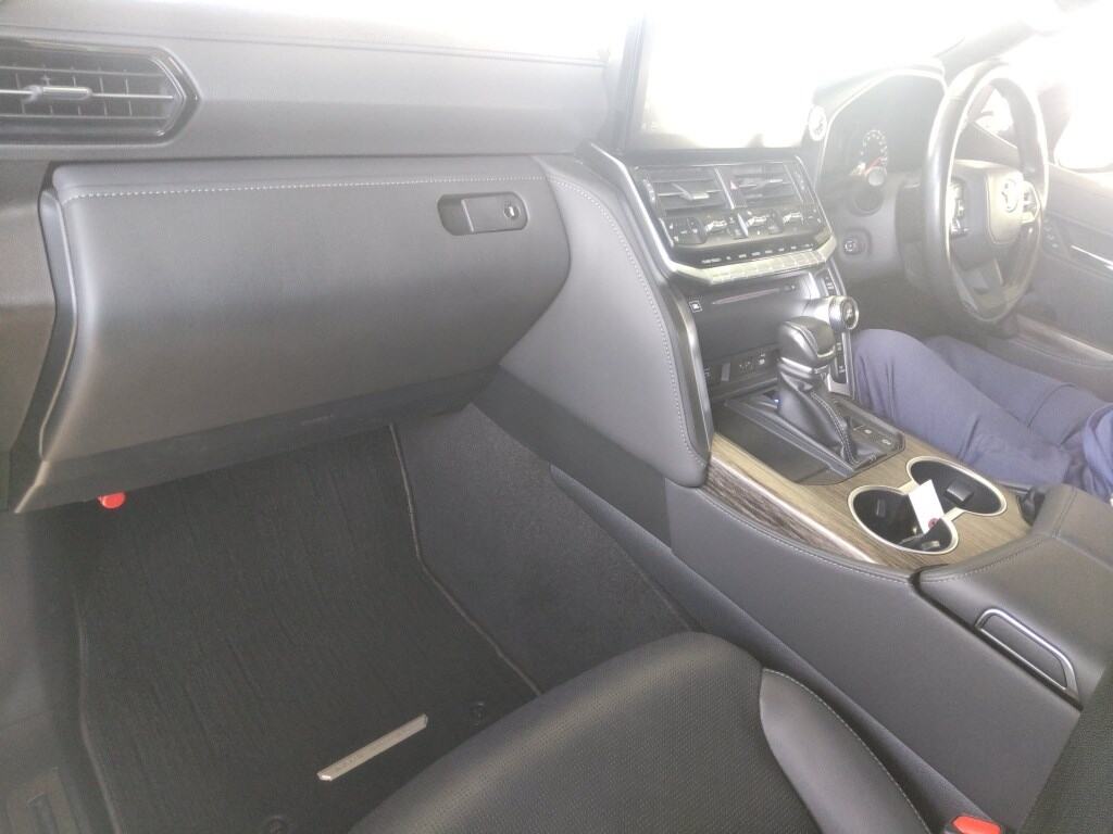 2022 TOYOTA LAND CRUISER ZX photo 3