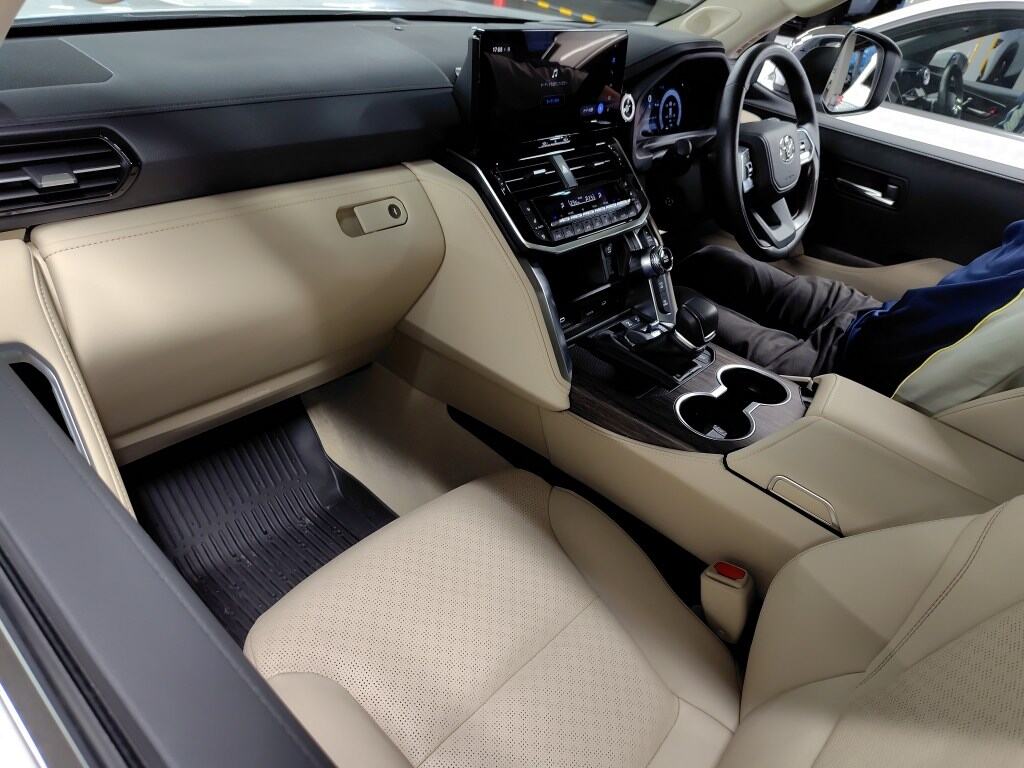 2025 TOYOTA LAND CRUISER ZX photo 3