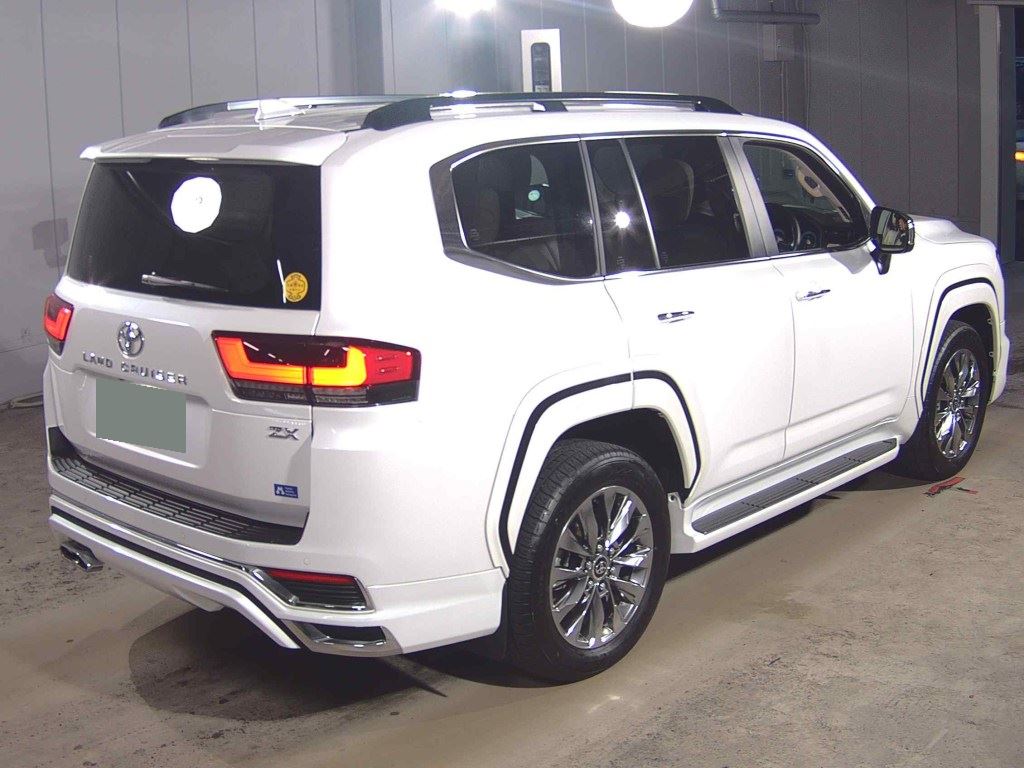 2025 TOYOTA LAND CRUISER ZX photo 5