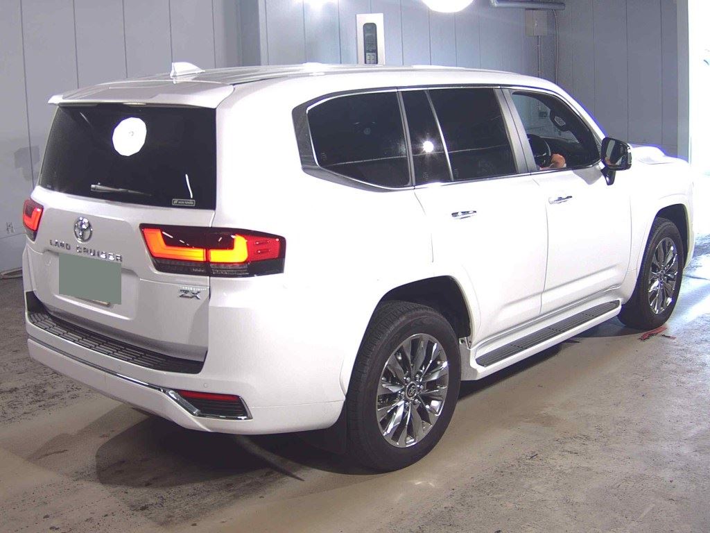 2025 TOYOTA LAND CRUISER ZX photo 5