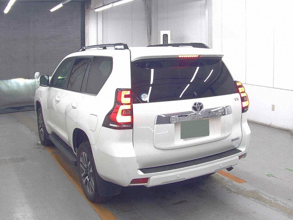 2022 TOYOTA LAND CRUISER PRADO TX L PACKAGE photo 2