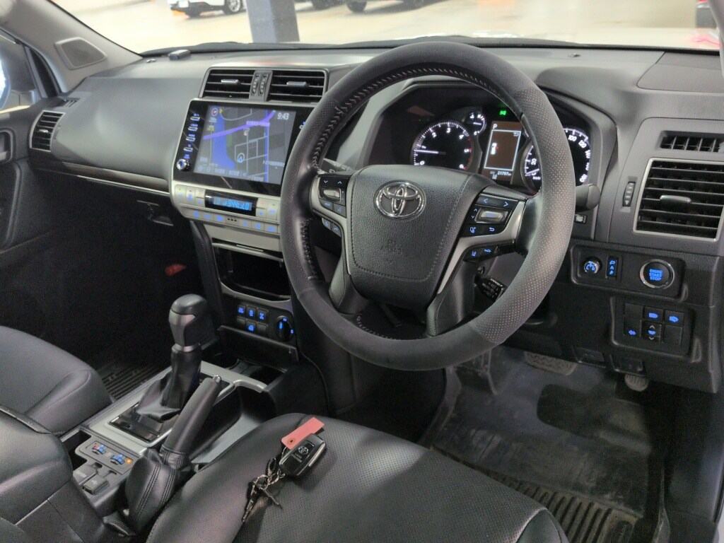 2023 TOYOTA LAND CRUISER PRADO TX L PACKAGE photo 3