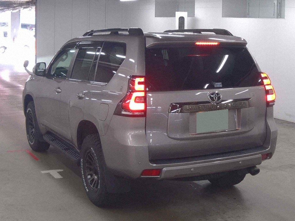 2022 TOYOTA LAND CRUISER PRADO TX L PACKAGE photo 2