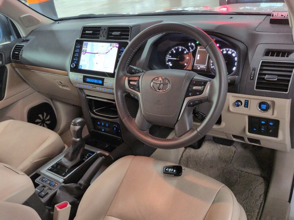 2023 TOYOTA LAND CRUISER PRADO TX L PACKAGE photo 3