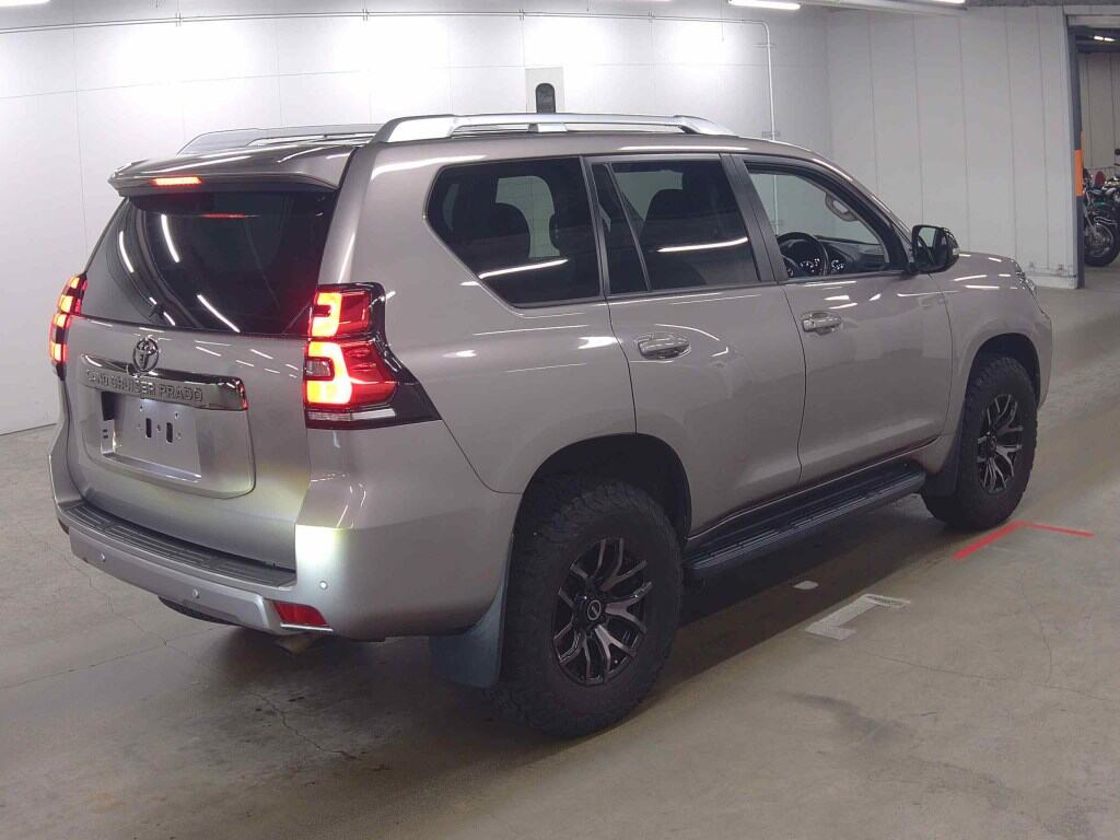 2021 TOYOTA LAND CRUISER PRADO TX photo 5