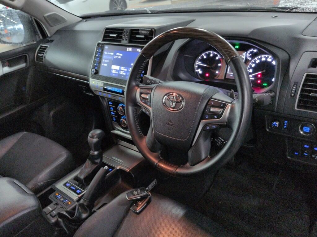 2023 TOYOTA LAND CRUISER PRADO TZ-G photo 3