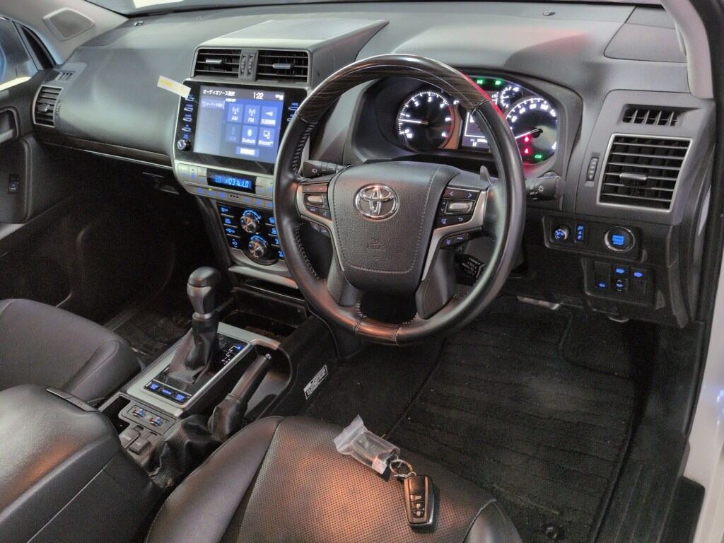 2023 TOYOTA LAND CRUISER PRADO TZ-G photo 3