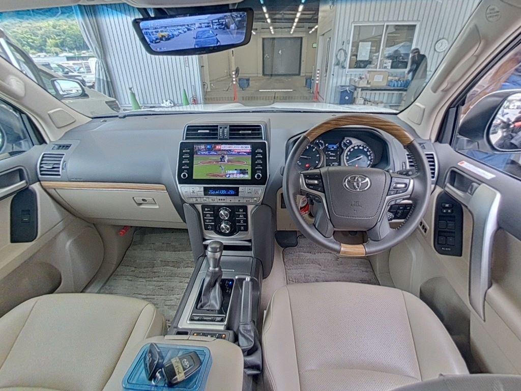 2023 TOYOTA LAND CRUISER PRADO TZ-G photo 3