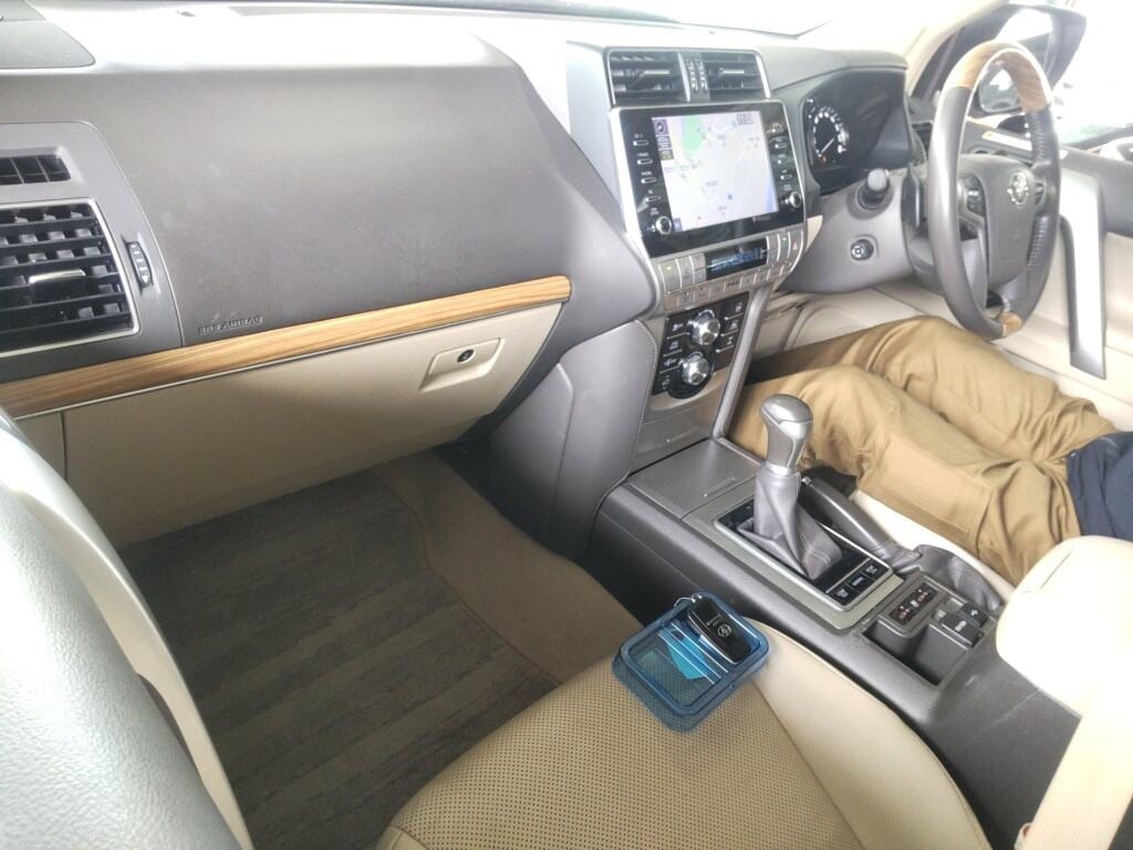 2023 TOYOTA LAND CRUISER PRADO TZ-G photo 3