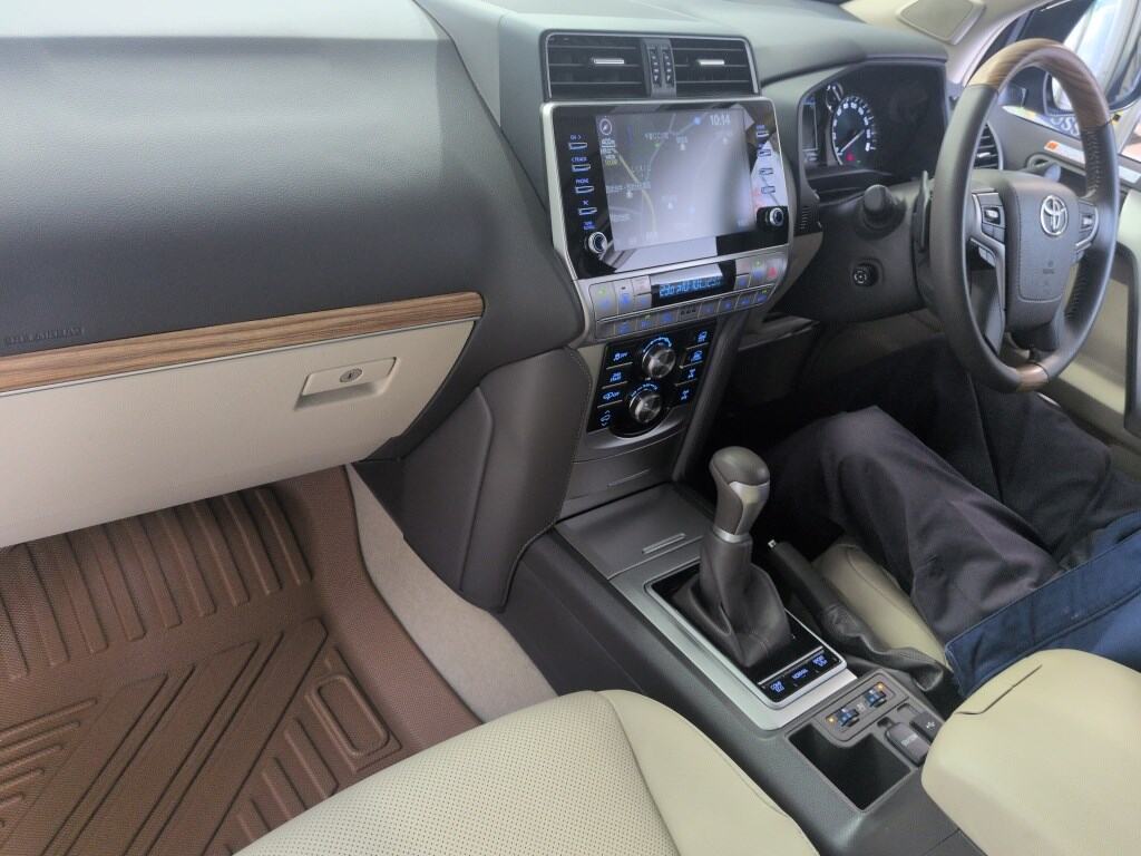 2023 TOYOTA LAND CRUISER PRADO TZ-G photo 3