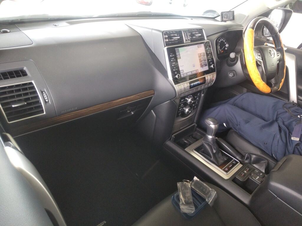 2021 TOYOTA LAND CRUISER PRADO TZ-G photo 3