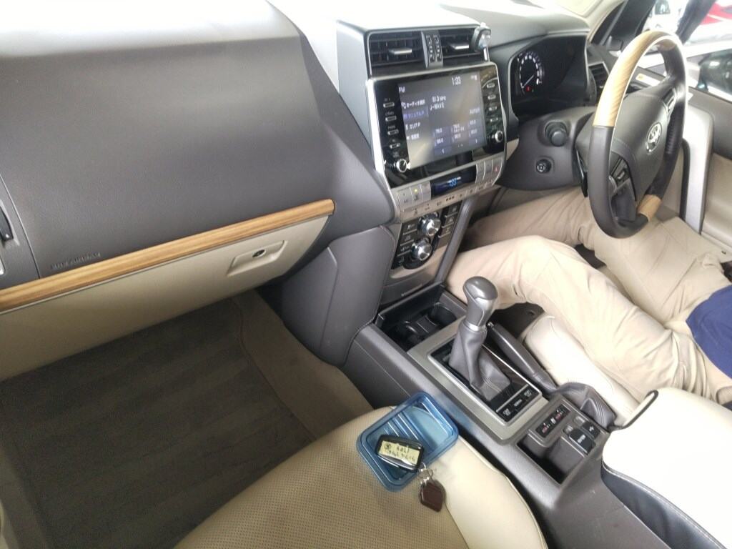 2021 TOYOTA LAND CRUISER PRADO TZ-G photo 3