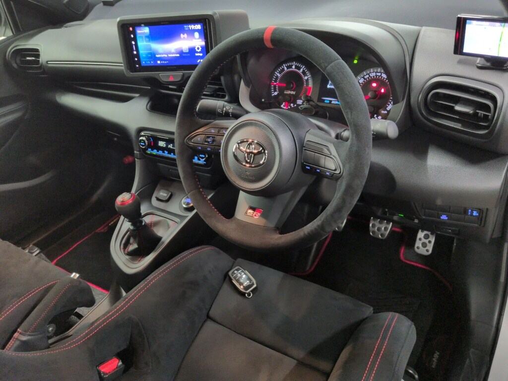 2024 TOYOTA GR YARIS GRMN CIRCUIT PACKAGE photo 3