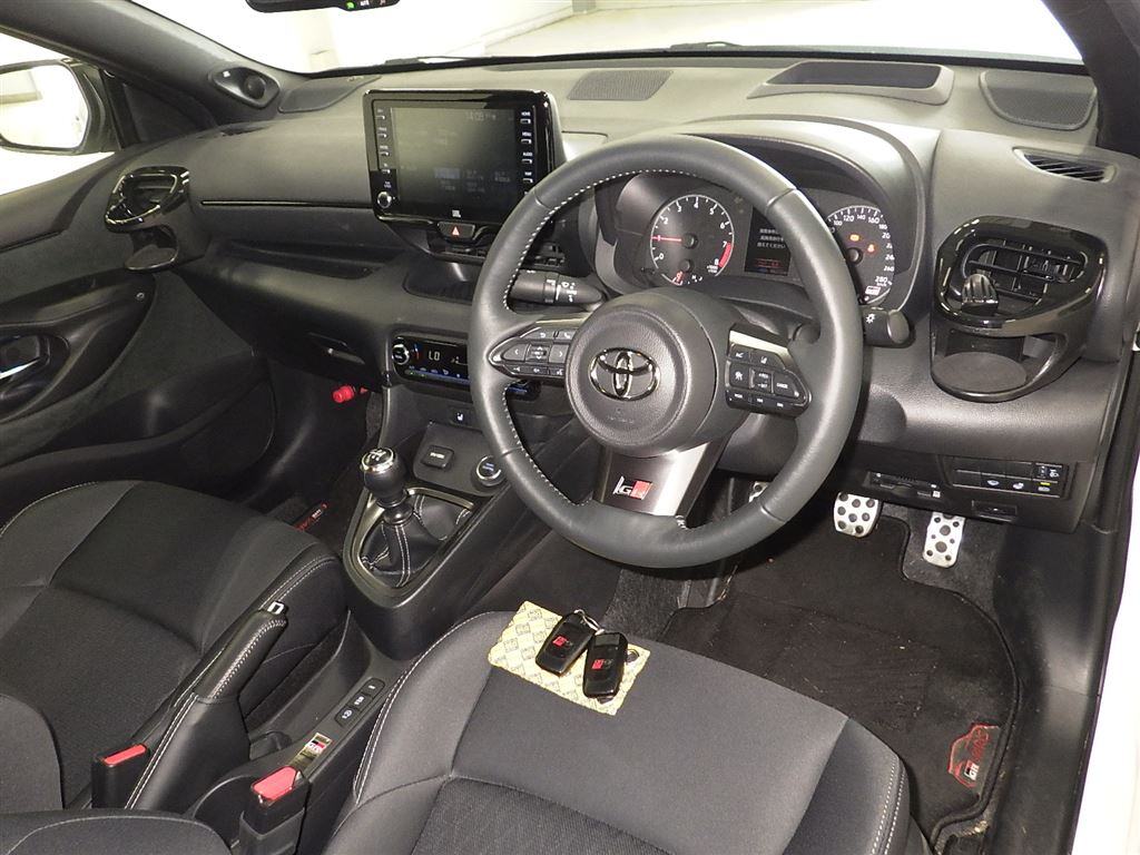 2021 TOYOTA GR YARIS RZ photo 3
