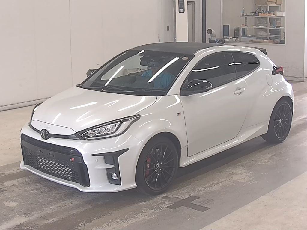 2021 TOYOTA GR YARIS RZ photo 4