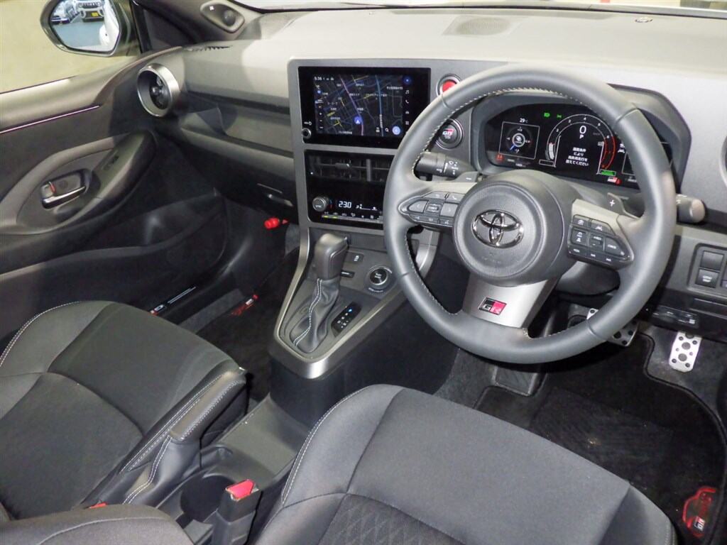 2025 TOYOTA GR YARIS RZ photo 3
