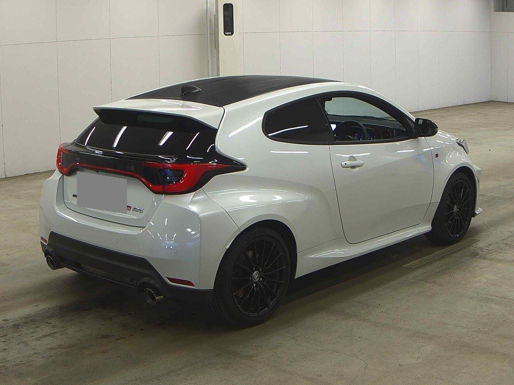 2025 TOYOTA GR YARIS RZ photo 5