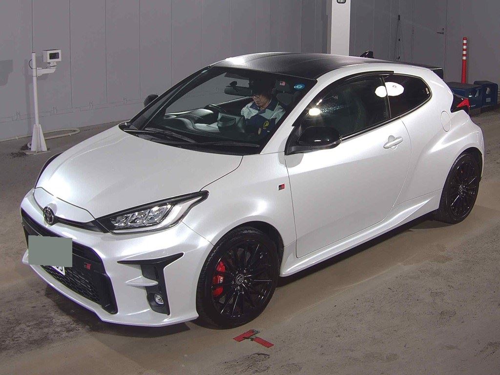 2021 TOYOTA GR YARIS RZ photo 4