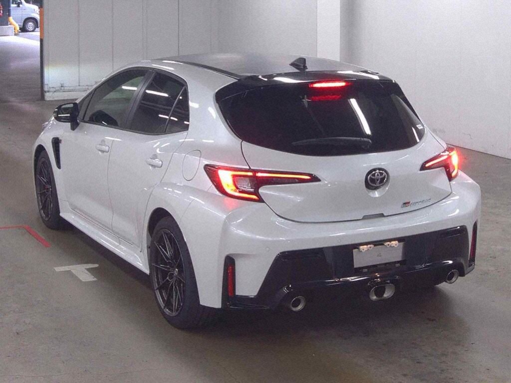 2023 TOYOTA GR COROLLA RZ photo 2