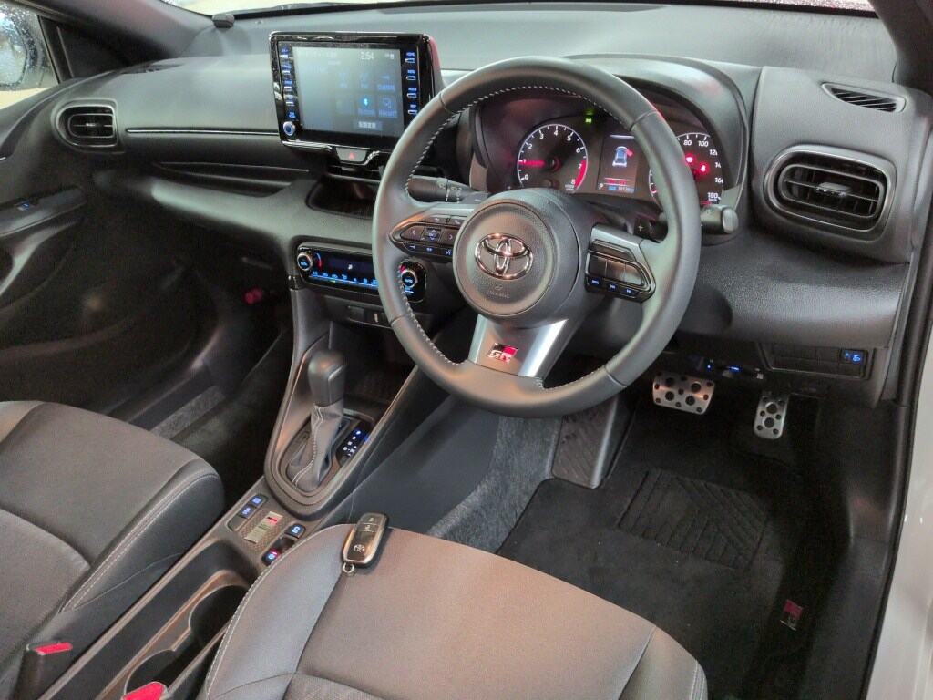 2022 TOYOTA GR YARIS RS photo 3