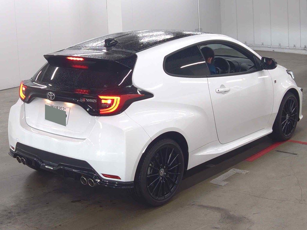 2022 TOYOTA GR YARIS RS photo 5