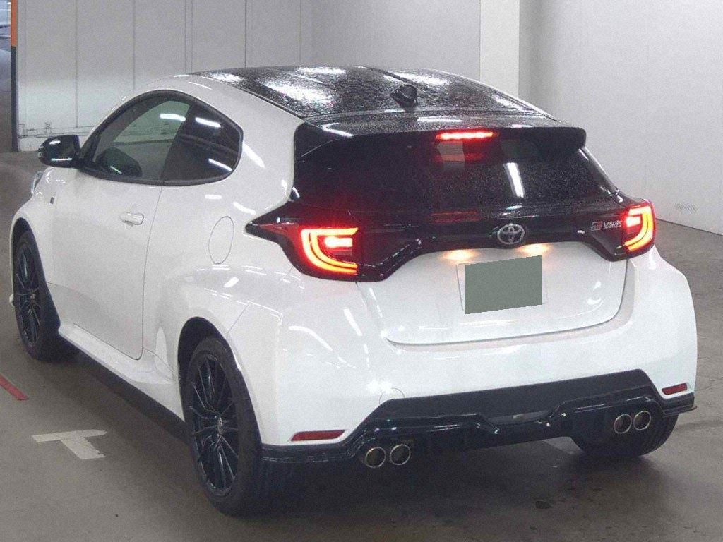 2022 TOYOTA GR YARIS RS photo 2