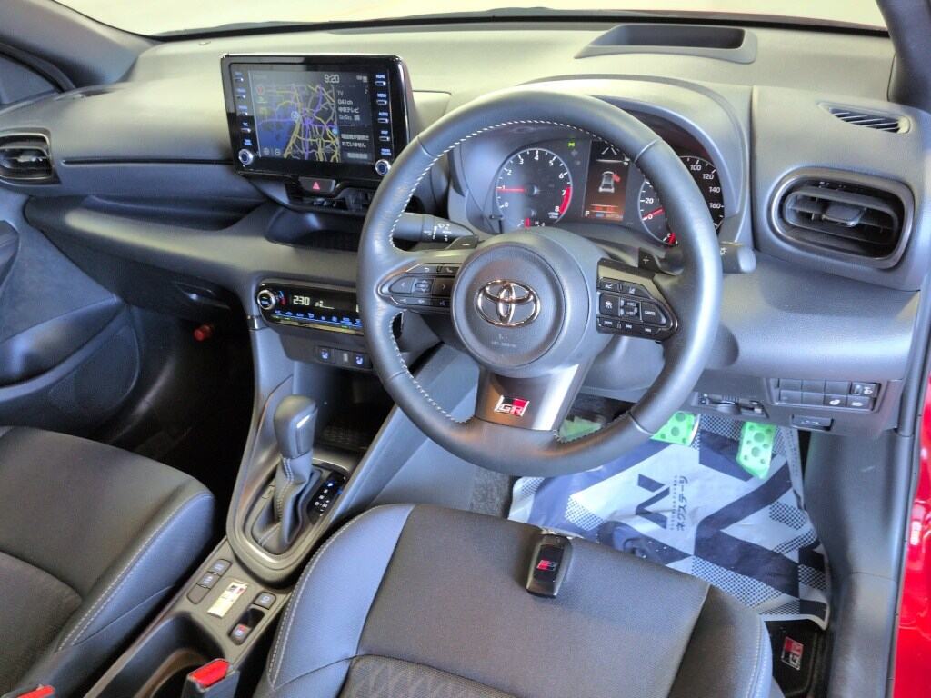 2023 TOYOTA GR YARIS RS photo 3