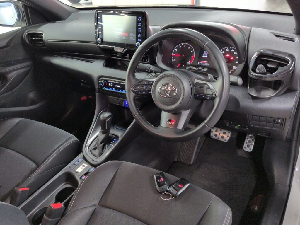 2021 TOYOTA GR YARIS RS photo 3