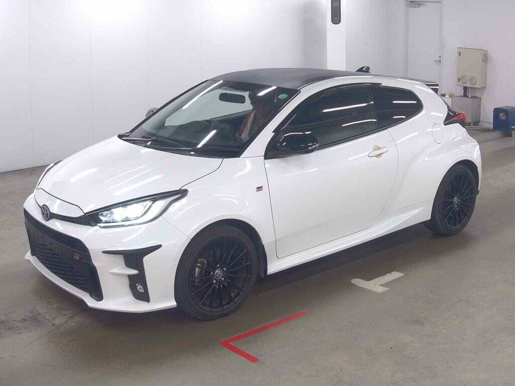 2021 TOYOTA GR YARIS RS photo 4