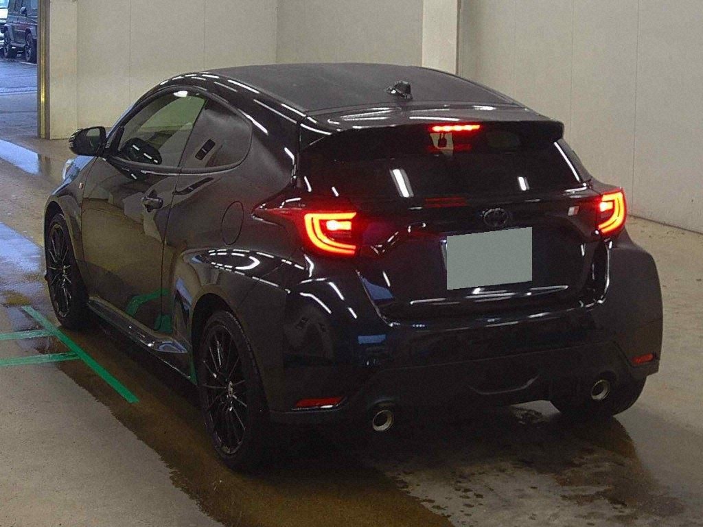 2023 TOYOTA GR YARIS RS photo 2