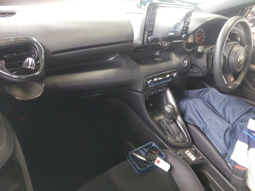 2021 TOYOTA GR YARIS RS photo 3