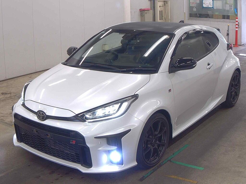 2021 TOYOTA GR YARIS RS photo 4