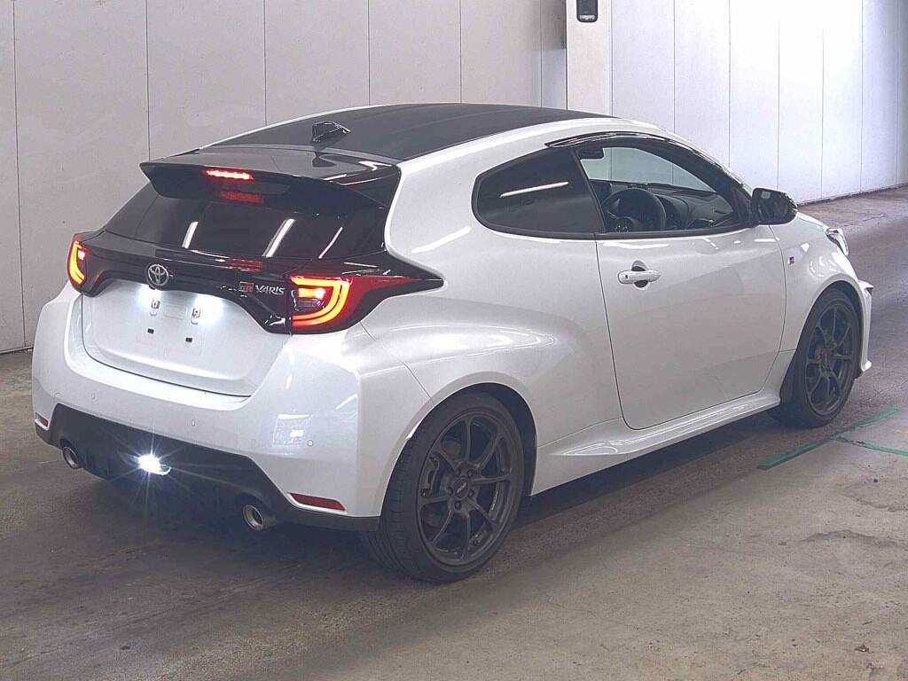 2021 TOYOTA GR YARIS RS photo 5